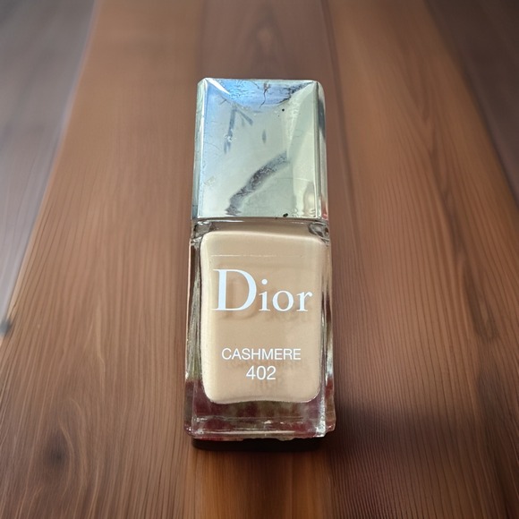 DIOR Cashmere 402 Glossy Long Wear Gel Effect Nail Polish Size 10 ml NWOB - Picture 1 of 2